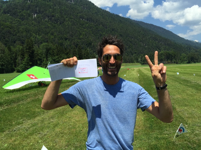Laurent est pilote twistair examen interlaken suisse valais vercorin parpente biplace