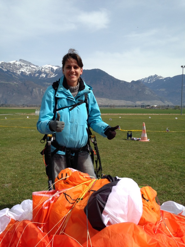 Sarah est pilote de parapente Examen de parapente à Vionnaz, formation Twist'air