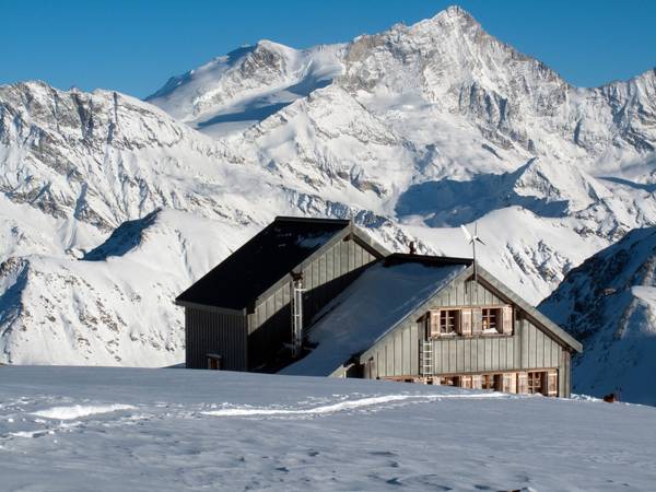 Becs de Bosson marche et vol en hiver à la cabane des becs de Bosson