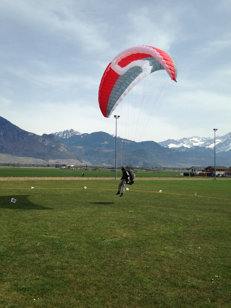Steven est pilote de parapente Examen de parapente à Vionnaz, formation Twist'air